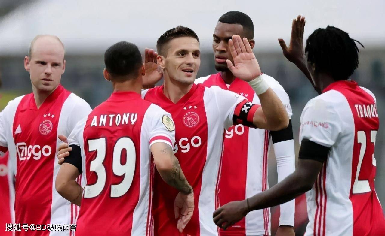 社交媒体上 社交媒体上