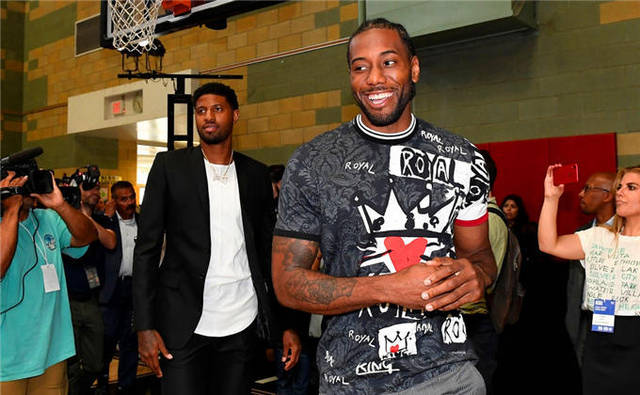 断球后一脚 断球后一脚